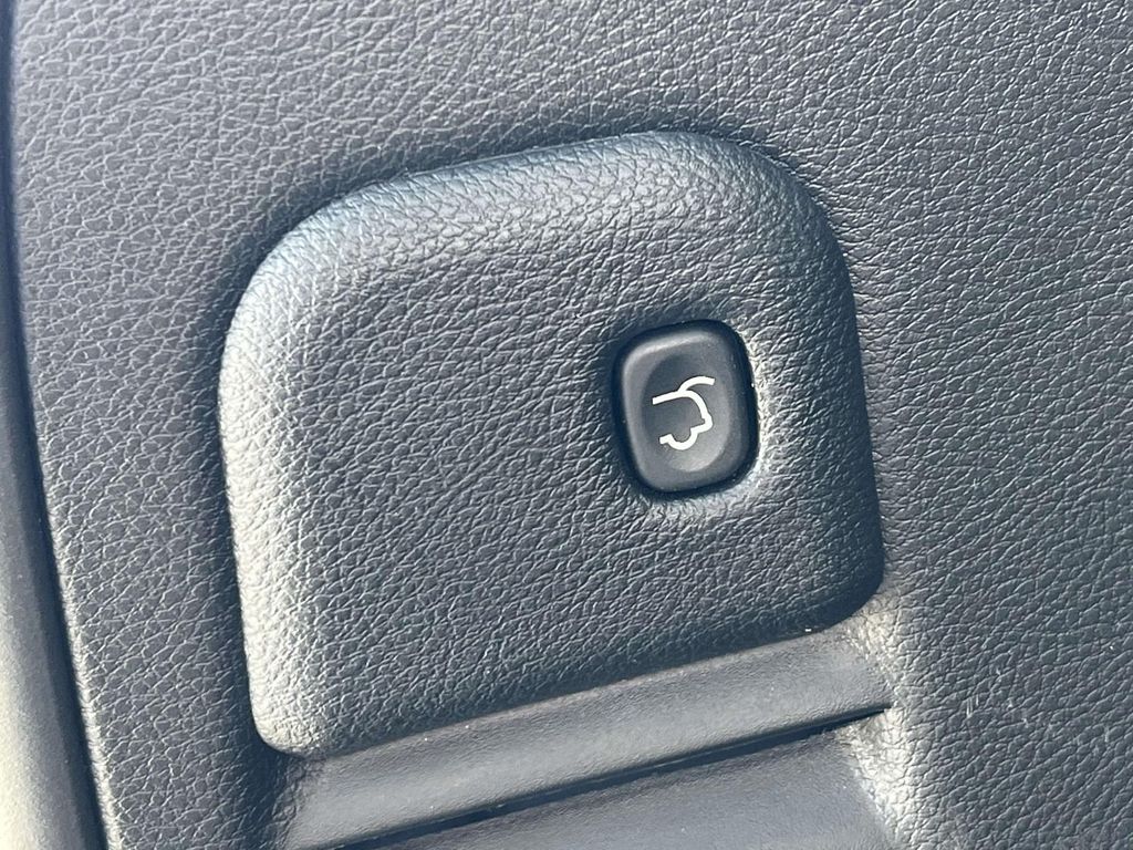 Vehicle image 11 of 36