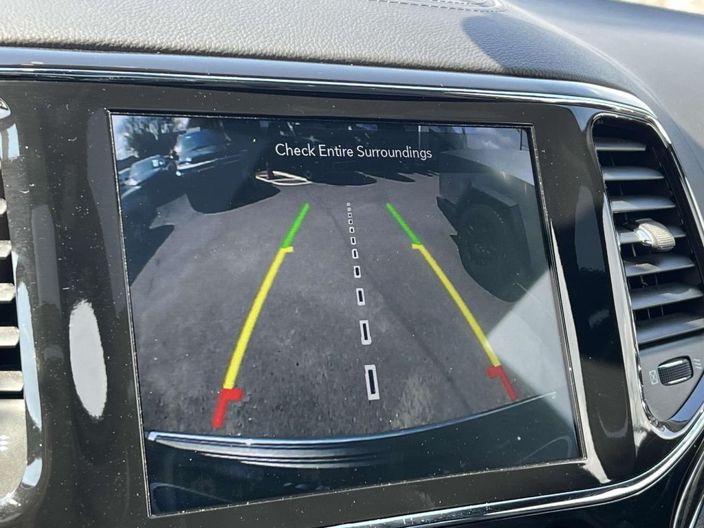 Vehicle image 21 of 36