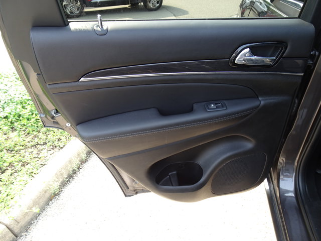 Vehicle image 17 of 27