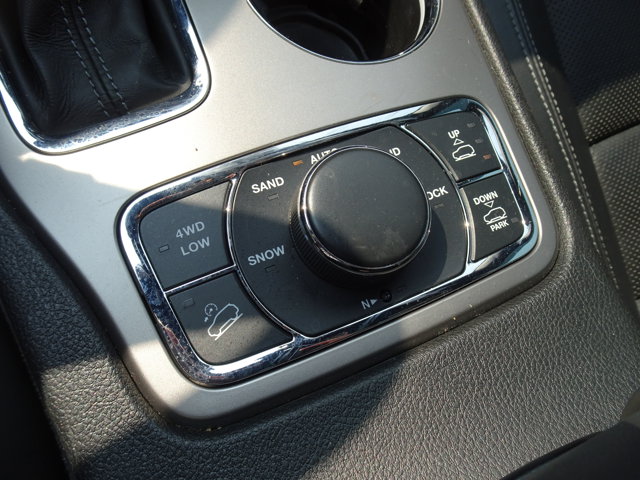 Vehicle image 18 of 27