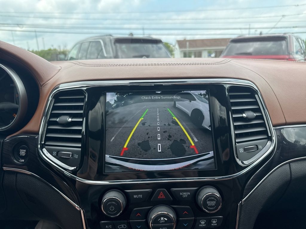 Vehicle image 16 of 22