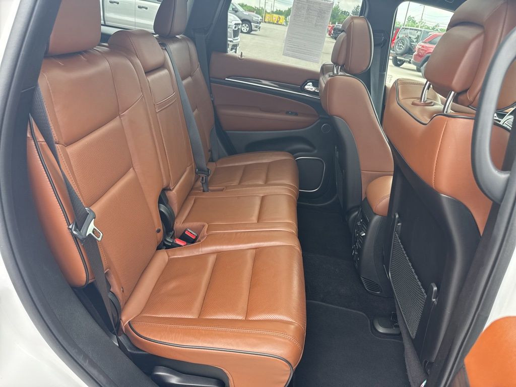 Vehicle image 11 of 22
