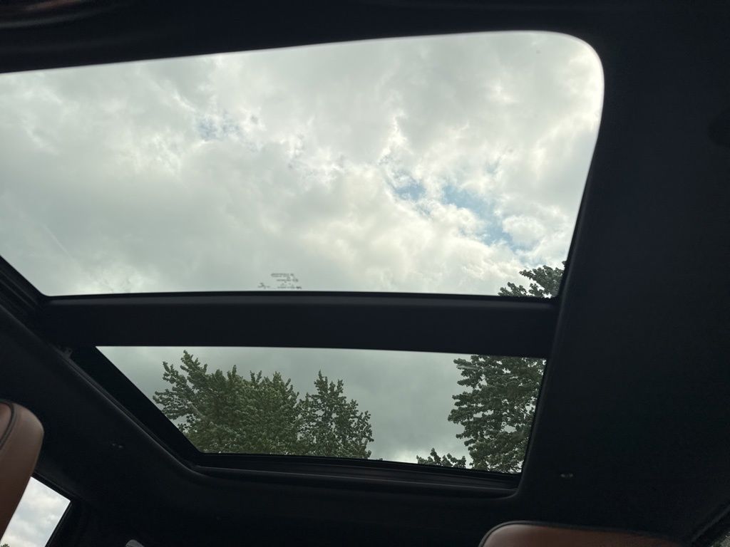 Vehicle image 21 of 22