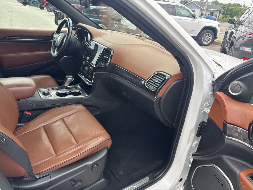 Vehicle image 14 of 22
