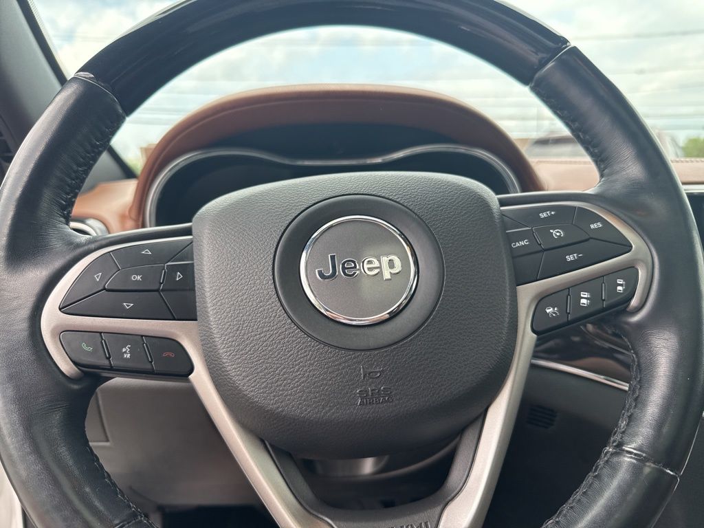 Vehicle image 15 of 22