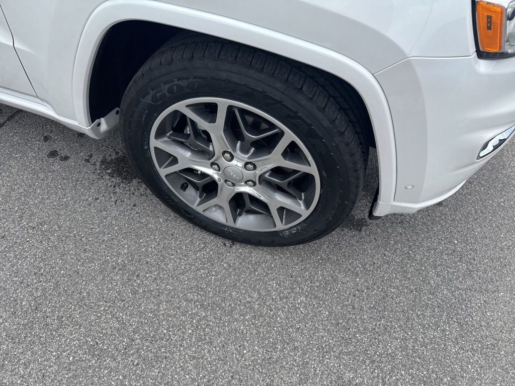 Vehicle image 9 of 22