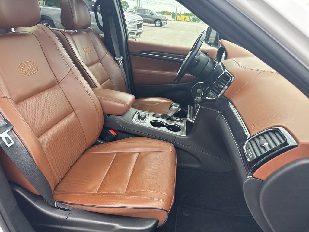 Vehicle image 12 of 22