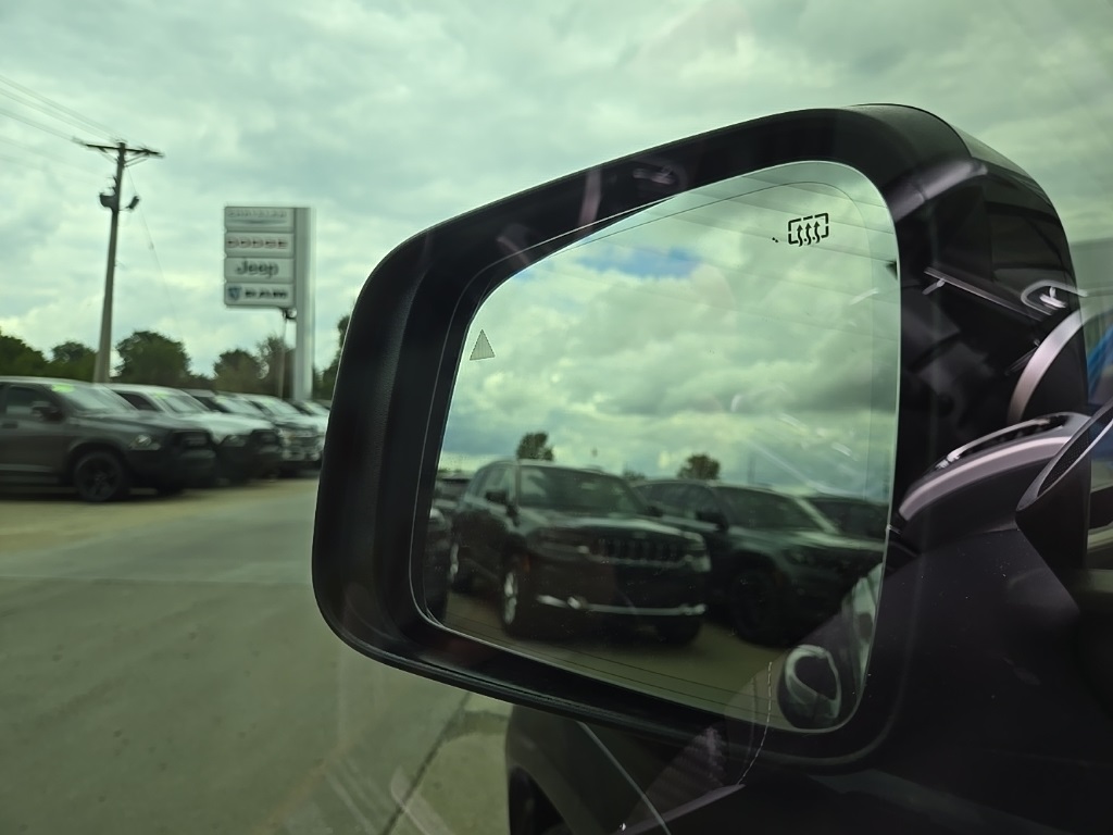 Vehicle image 28 of 105