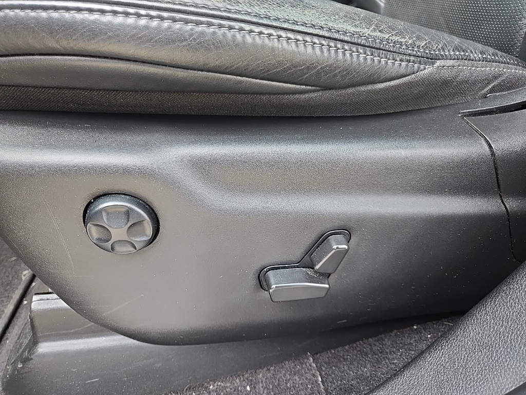 Vehicle image 40 of 105