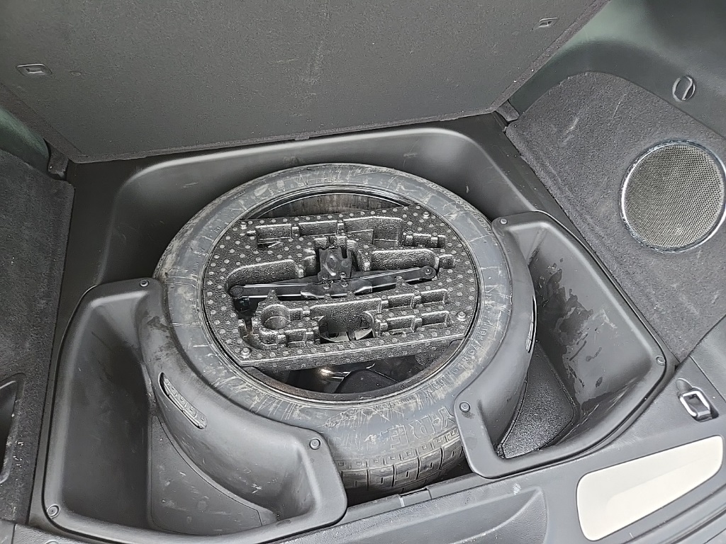 Vehicle image 100 of 105