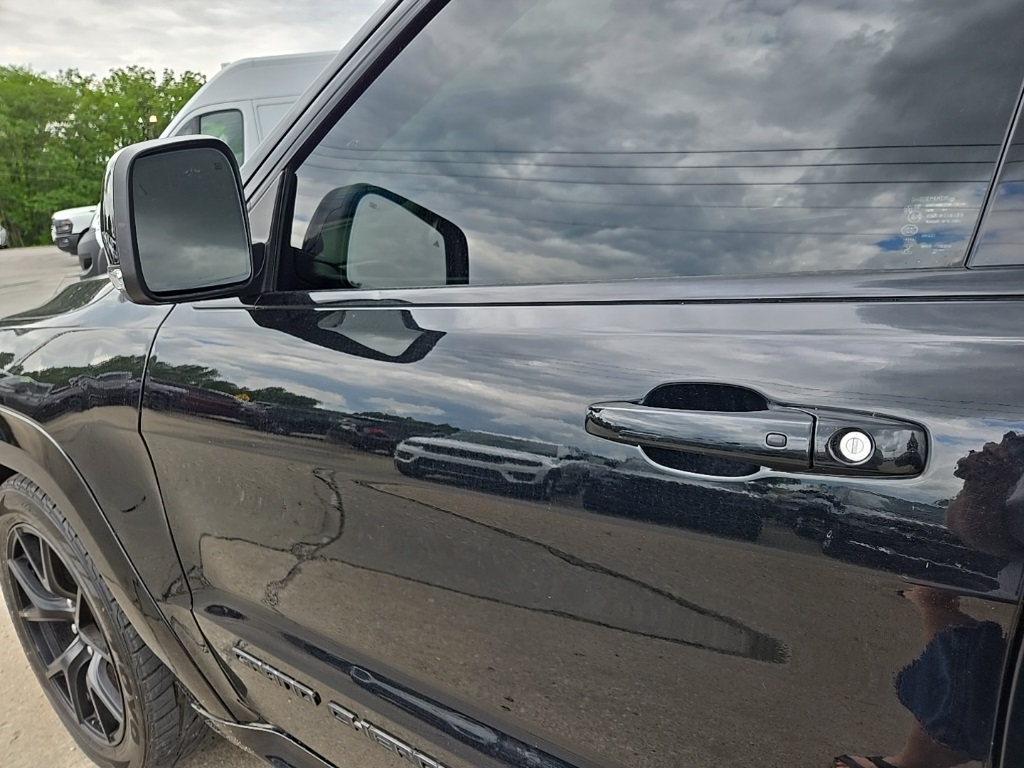 Vehicle image 27 of 105