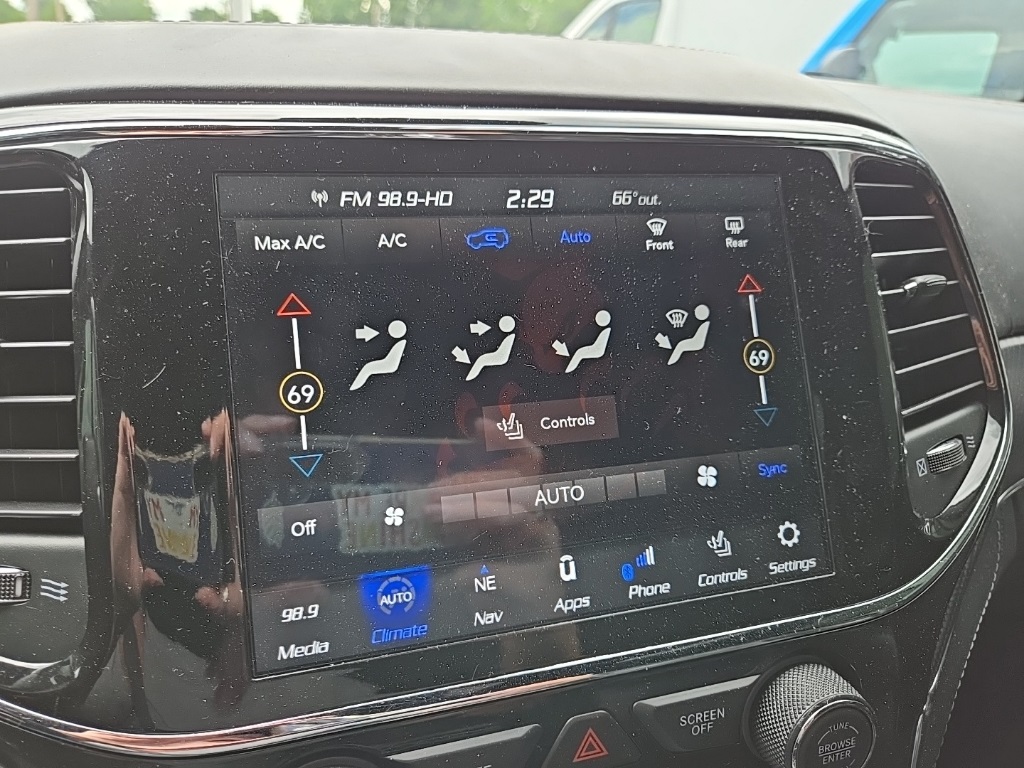 Vehicle image 52 of 105