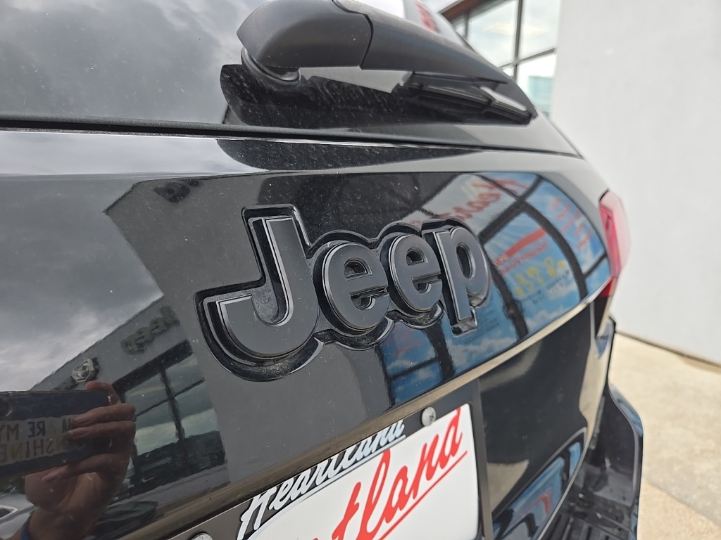 Vehicle image 19 of 105