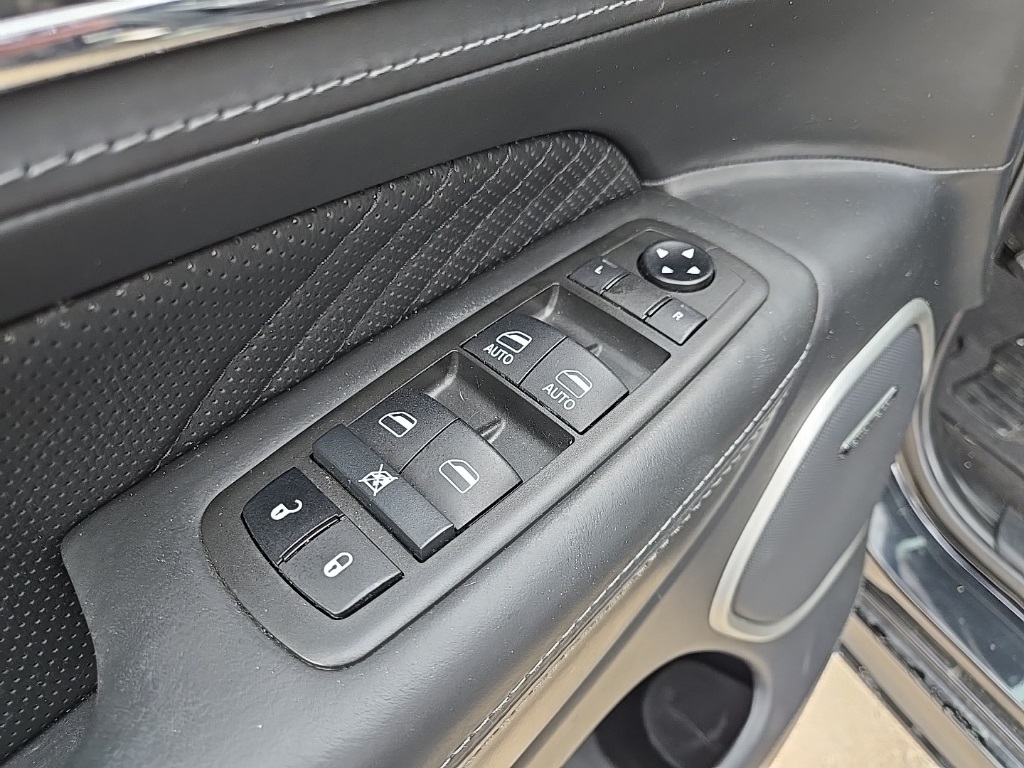 Vehicle image 31 of 105