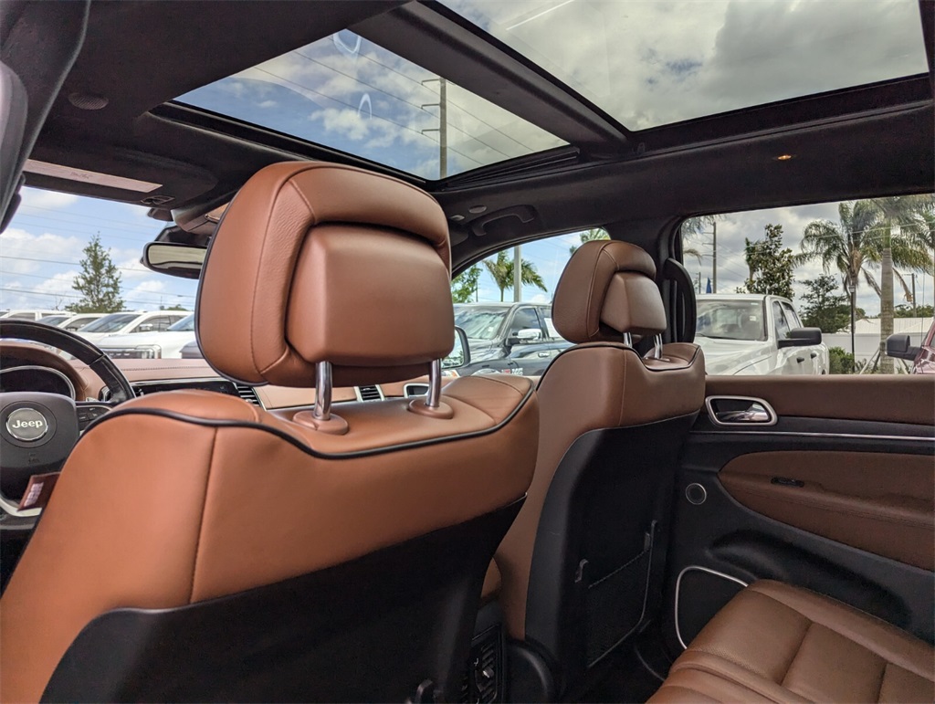 Vehicle image 19 of 30