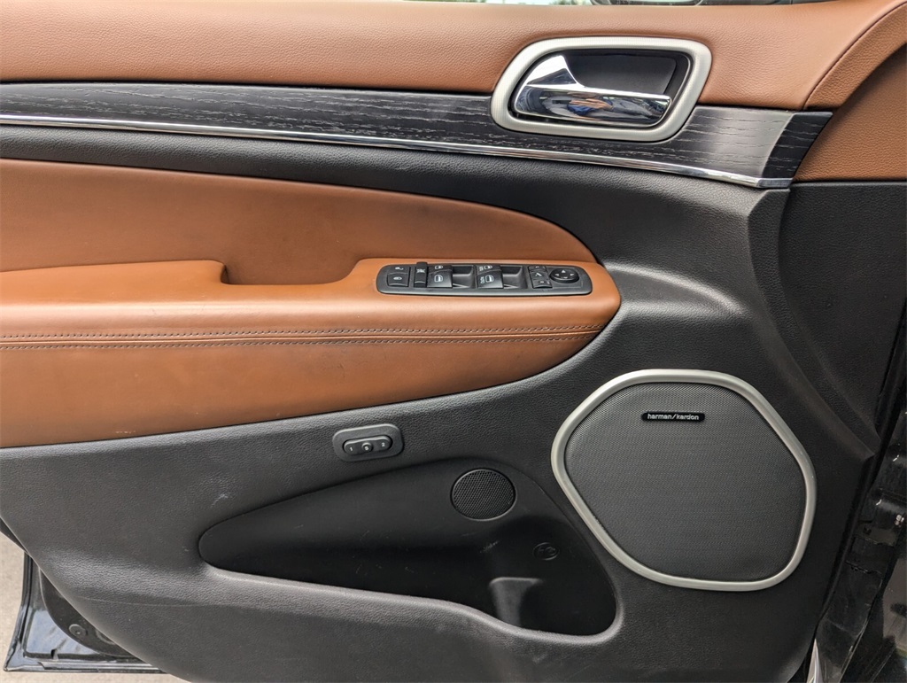 Vehicle image 24 of 30