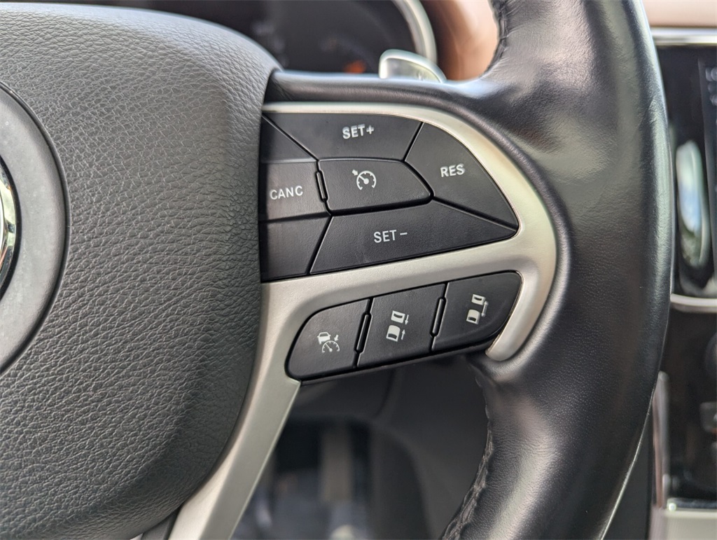 Vehicle image 28 of 30
