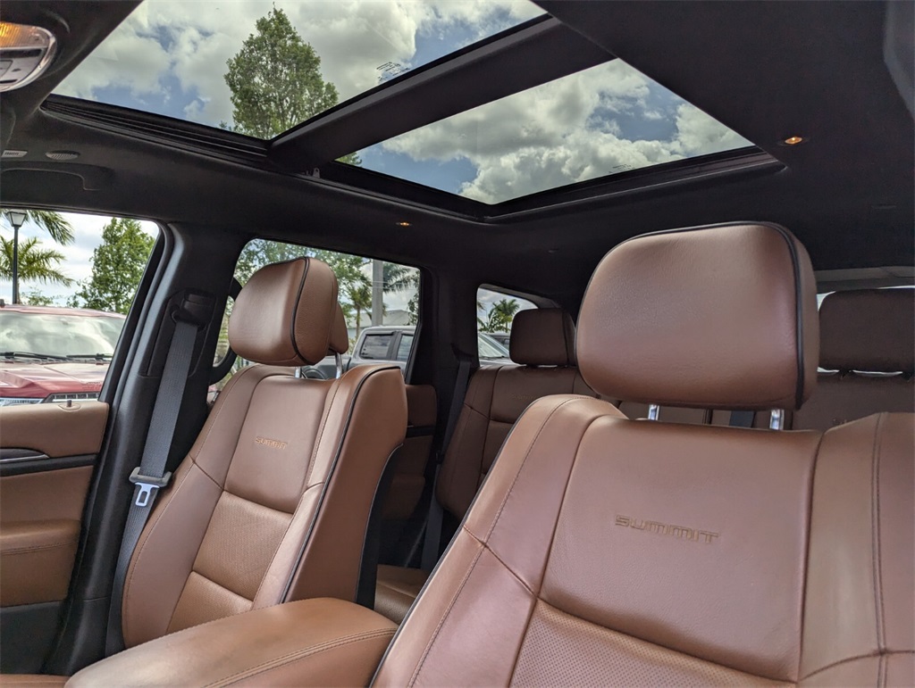 Vehicle image 21 of 30