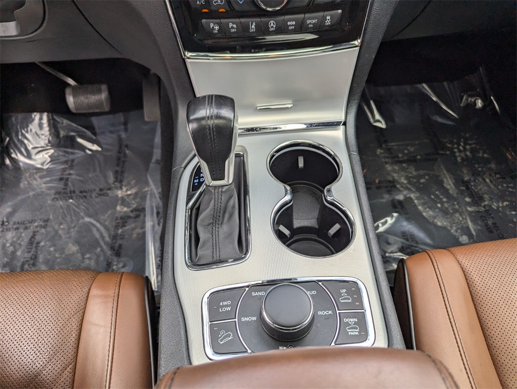 Vehicle image 25 of 30