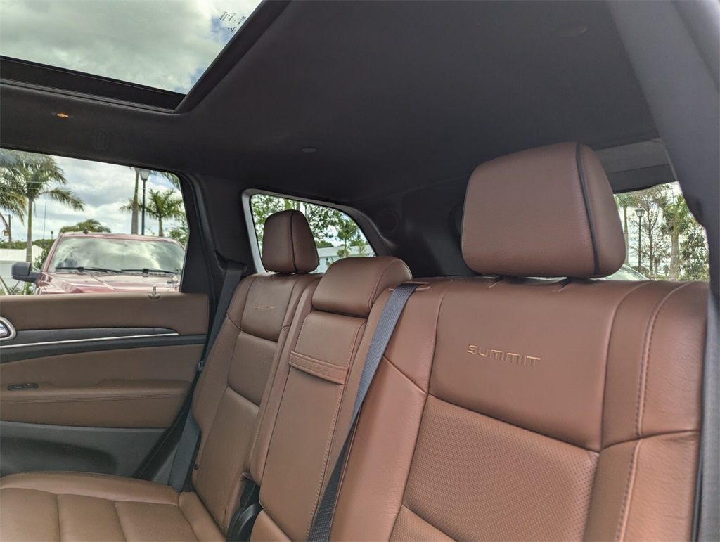 Vehicle image 17 of 30