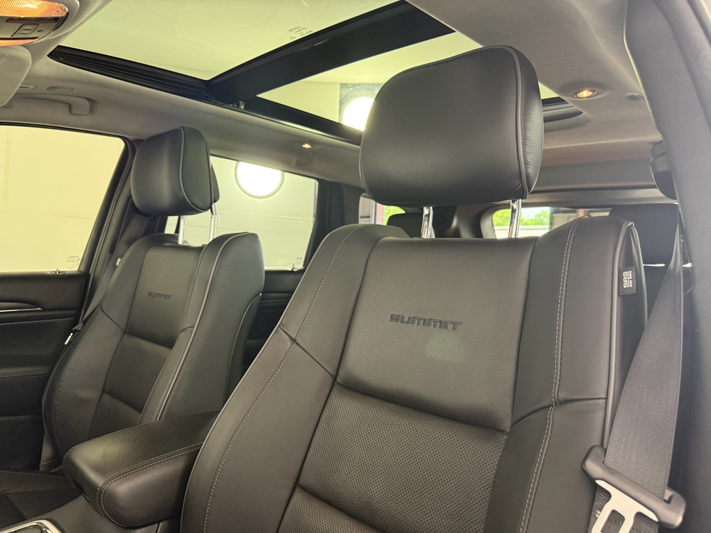 Vehicle image 21 of 27