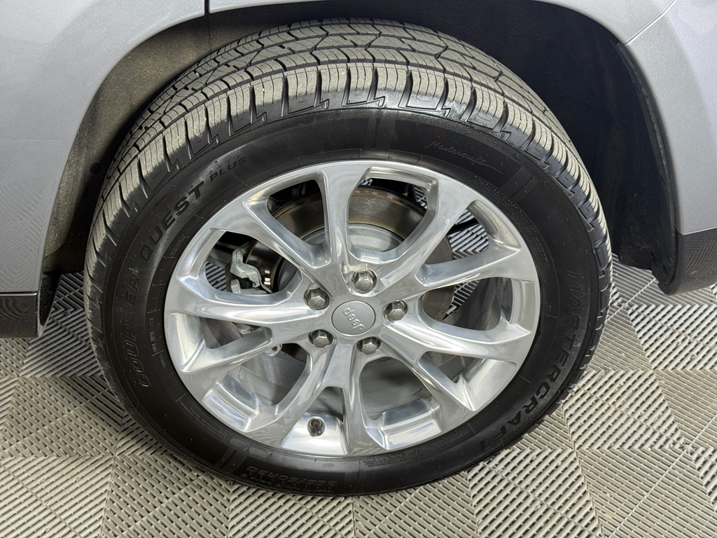 Vehicle image 8 of 27