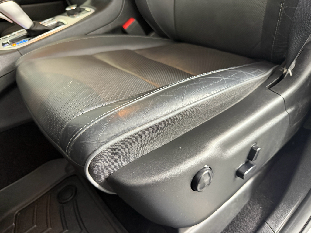 Vehicle image 16 of 27