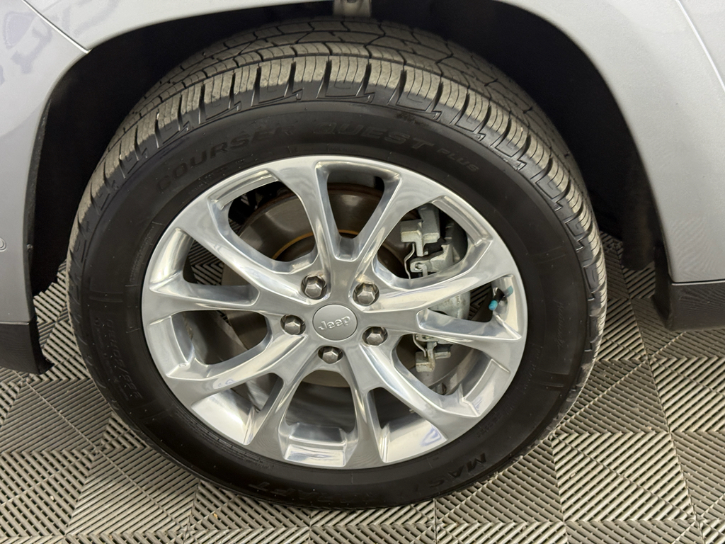 Vehicle image 12 of 27