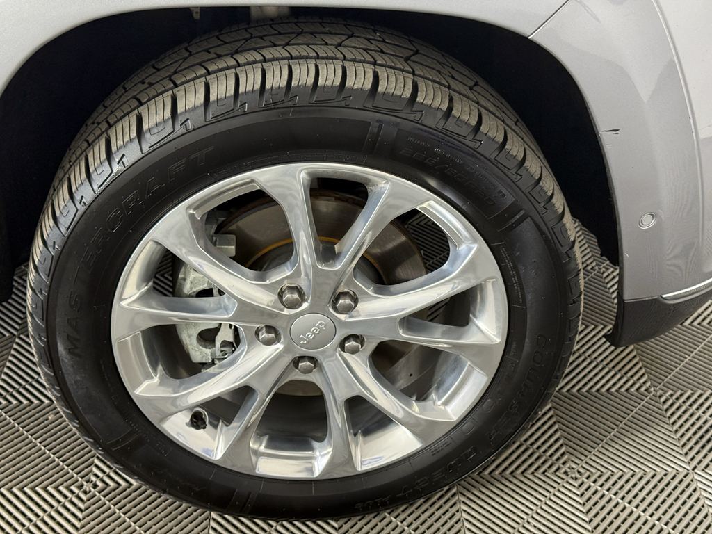 Vehicle image 11 of 27