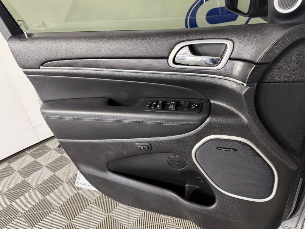 Vehicle image 19 of 27