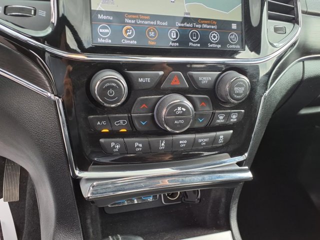 Vehicle image 19 of 30