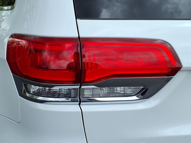 Vehicle image 28 of 30