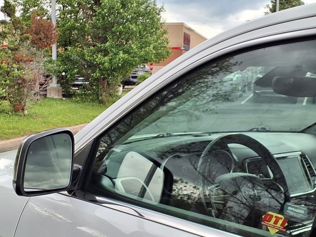 Vehicle image 27 of 30