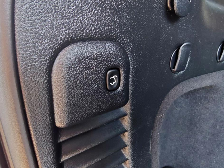 Vehicle image 13 of 36