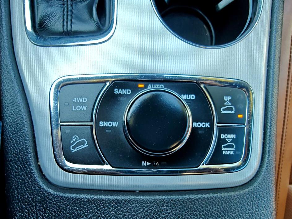 Vehicle image 34 of 36