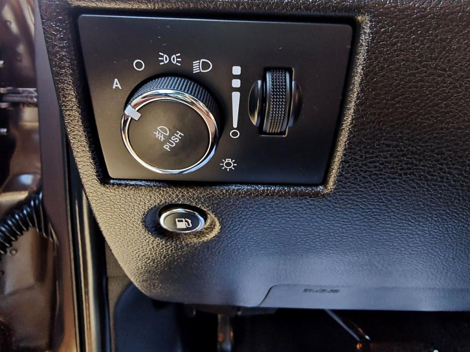 Vehicle image 28 of 36