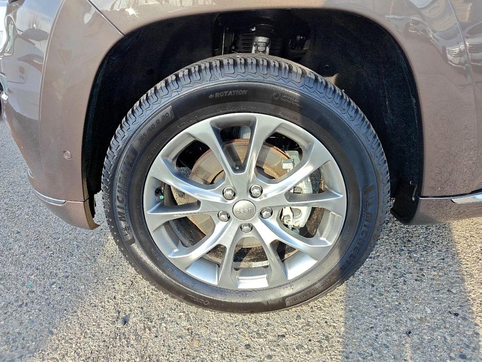 Vehicle image 16 of 36