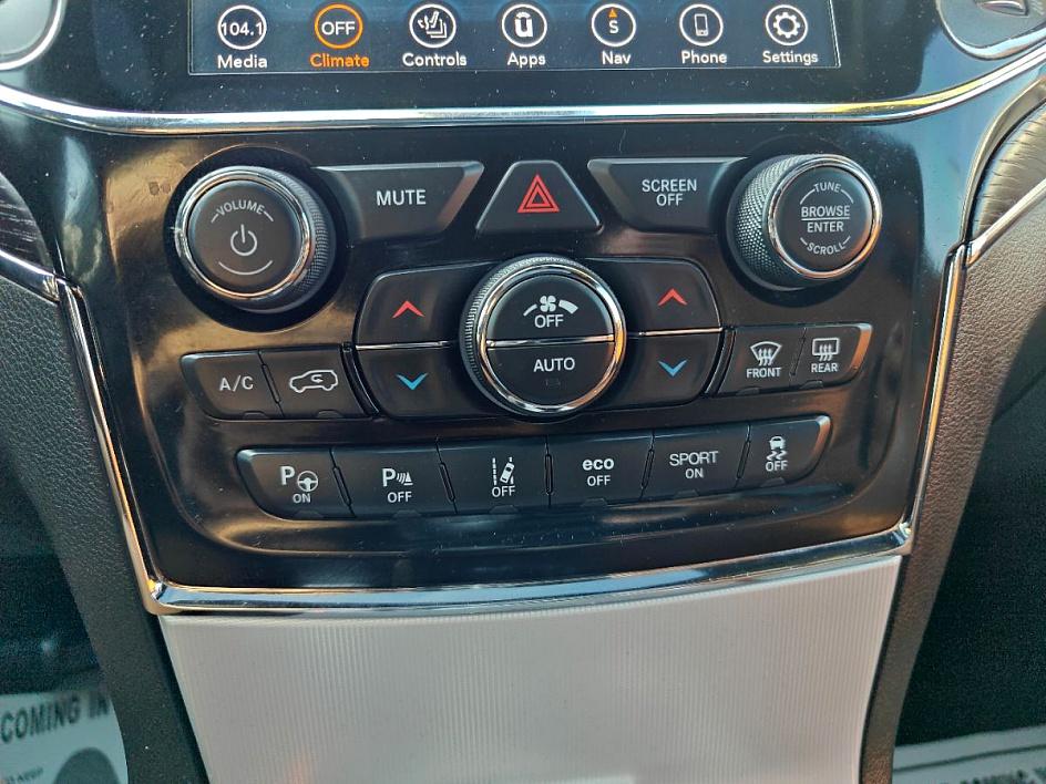 Vehicle image 33 of 36