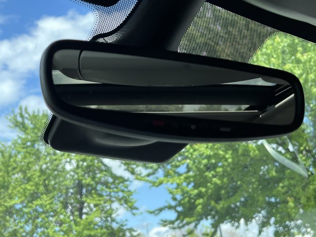 Vehicle image 26 of 37