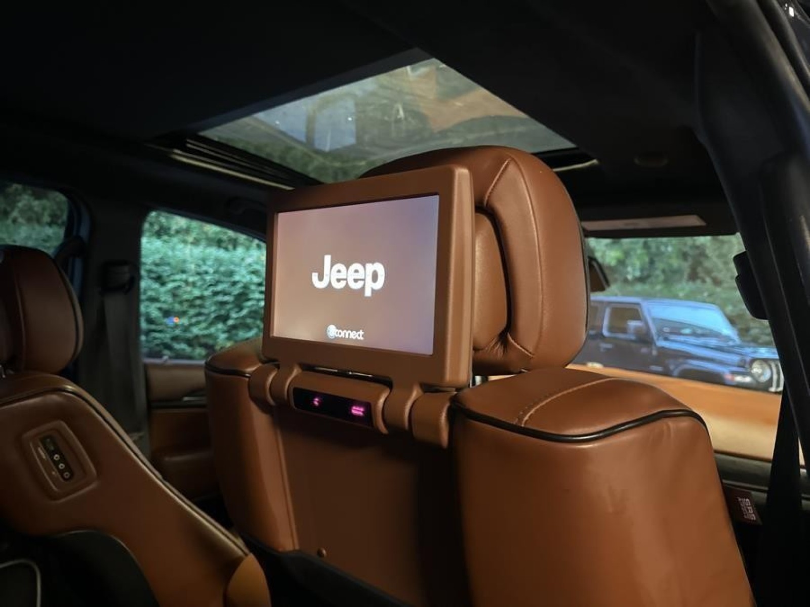 Vehicle image 32 of 34