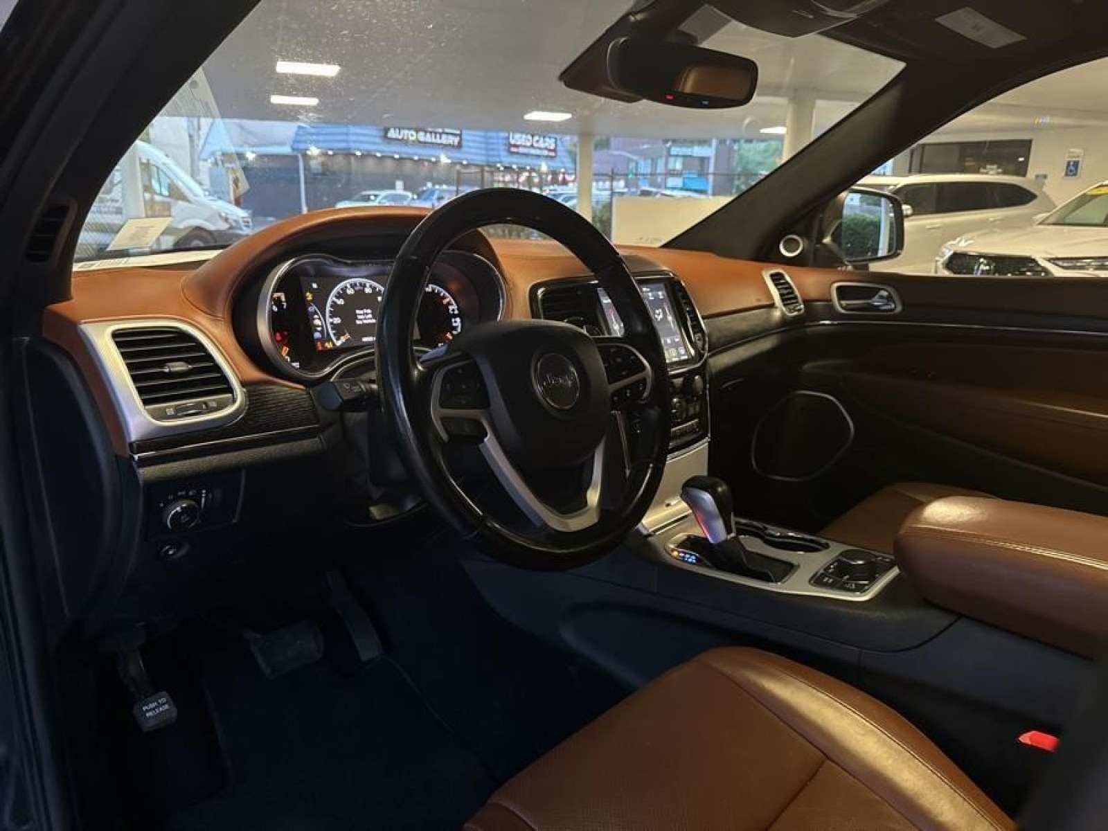 Vehicle image 21 of 34