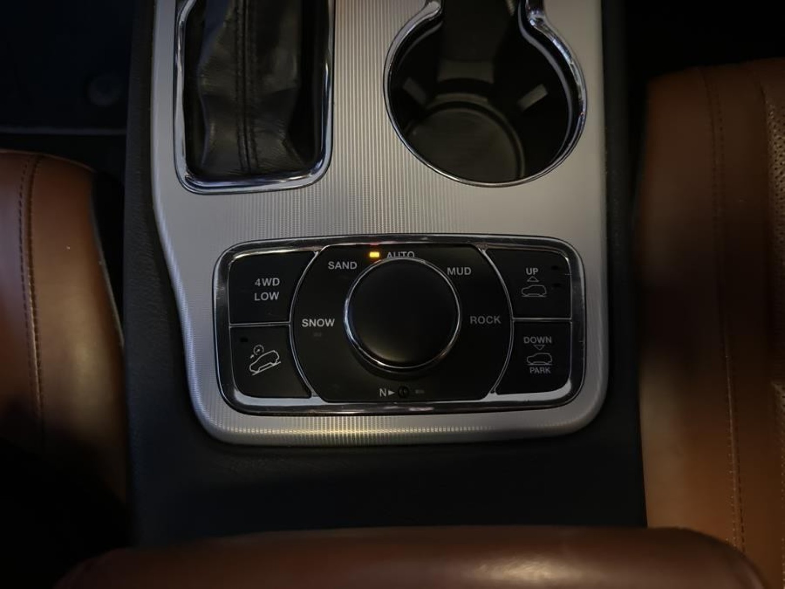 Vehicle image 27 of 34