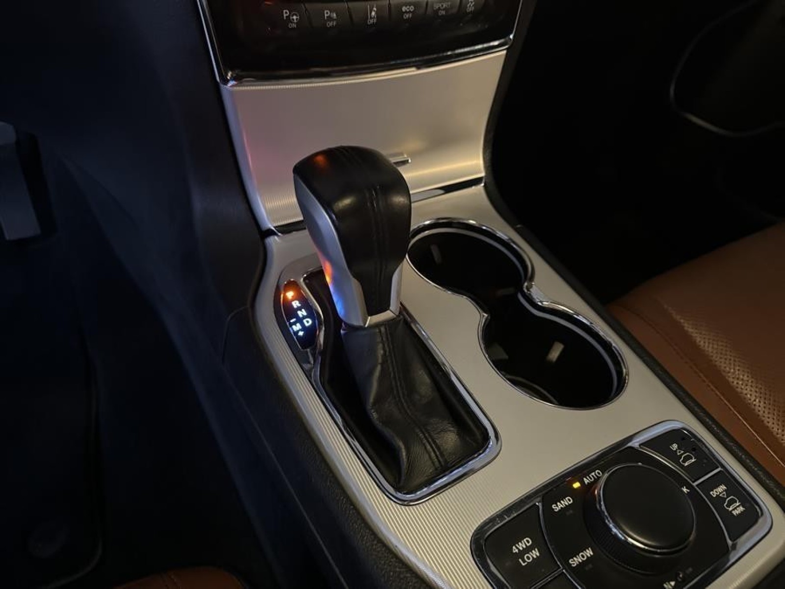 Vehicle image 26 of 34