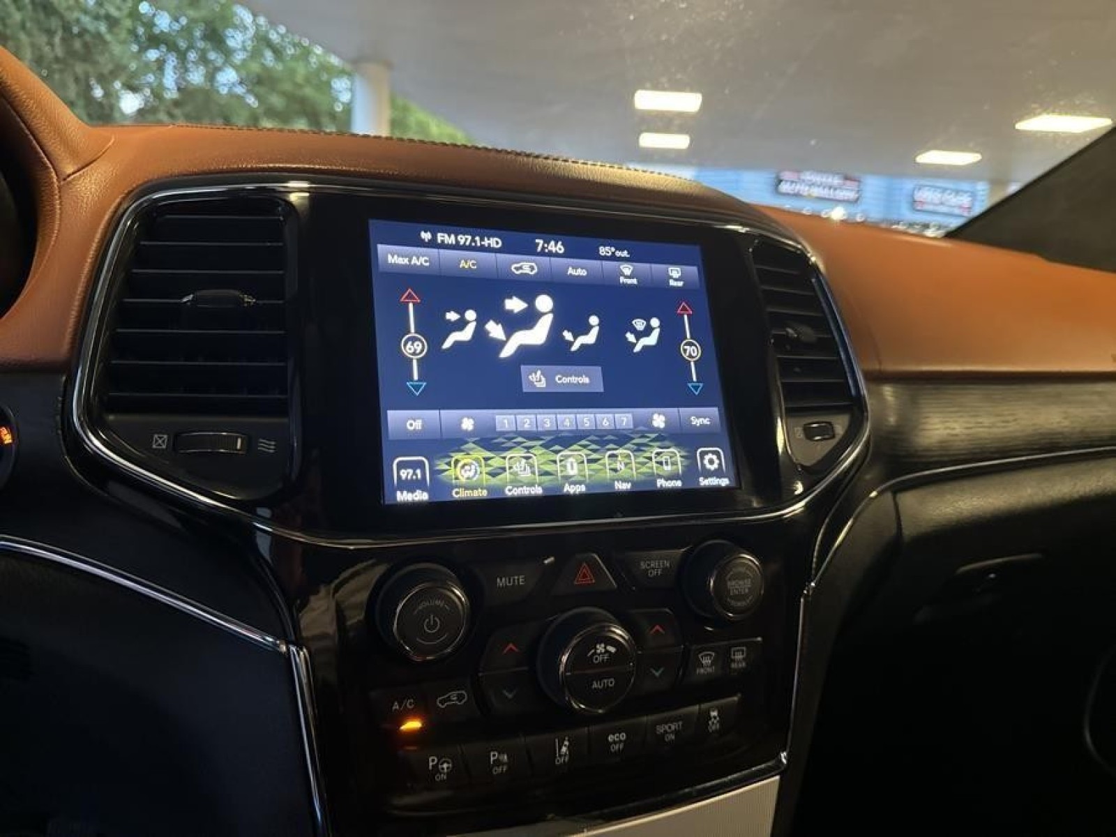 Vehicle image 24 of 34