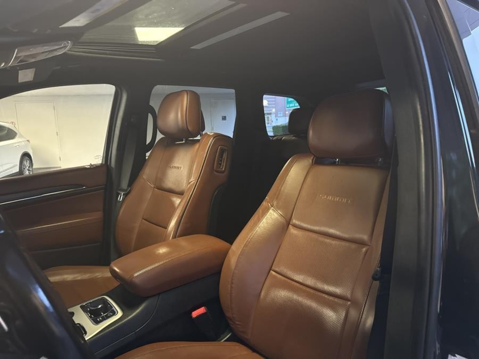 Vehicle image 18 of 34