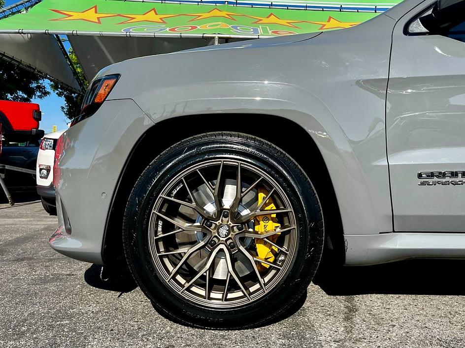 Vehicle image 13 of 48