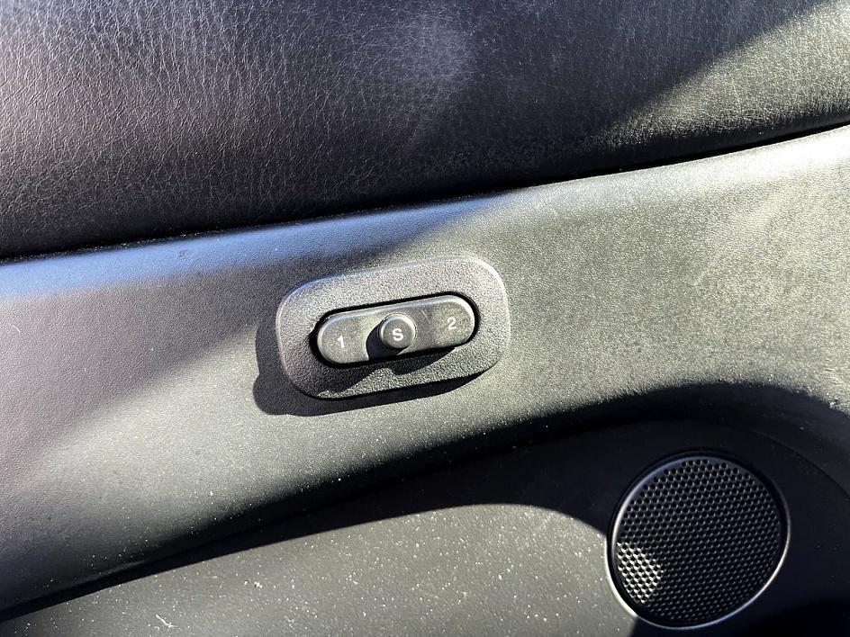 Vehicle image 17 of 48