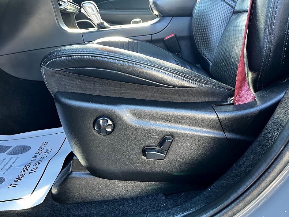 Vehicle image 18 of 48
