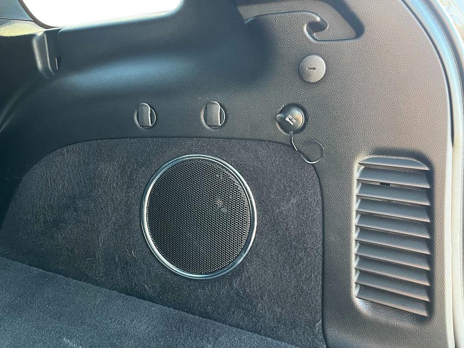 Vehicle image 10 of 48