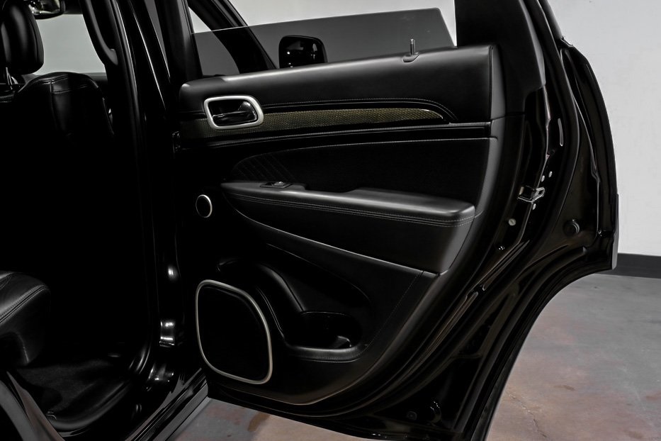 Vehicle image 33 of 41